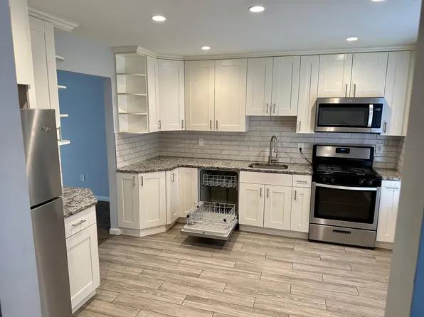 804 Hidden Village Dr #804, Perth Amboy, NJ 08861