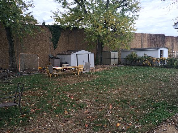 Flat and space for pool!