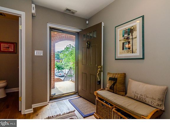 3rd image of 50 Woodside Rd APT 2