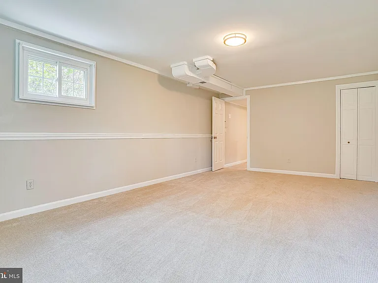 7430 Hastings St — Photo 42