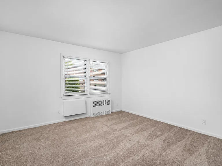 Crestwood Lake Apartments — Photo 85
