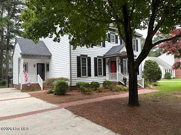3rd image of 2207 Foxcroft Road NW