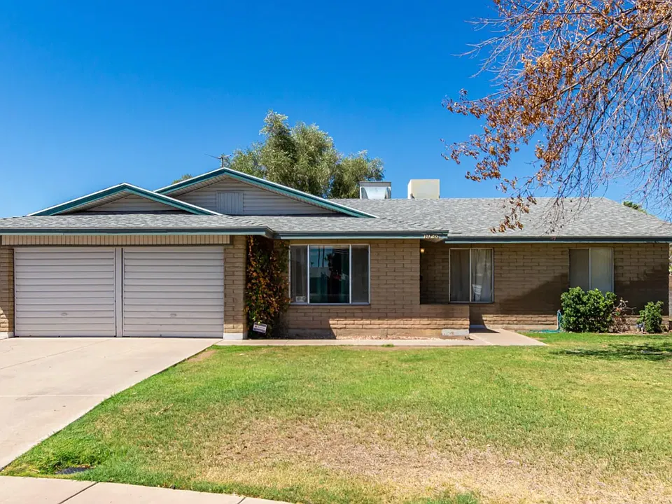 1926 E Balboa Dr