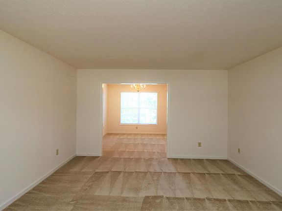 5th image of 621 John Sutherland Dr