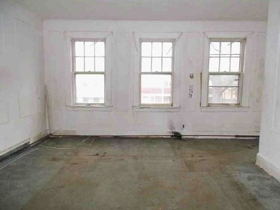 5th image of 11 McKay Ave