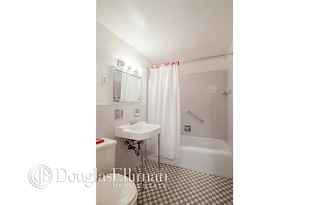 Sold by Douglas Elliman | media 24