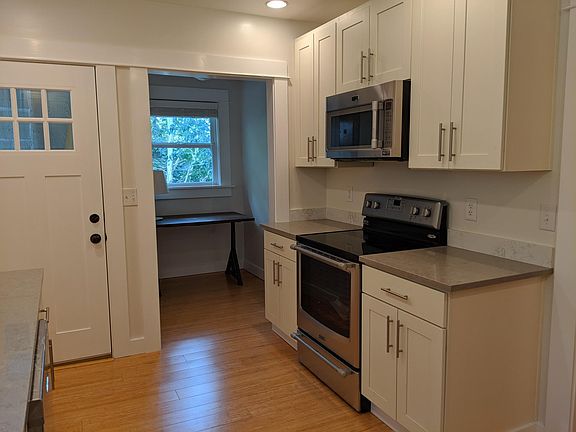 3rd image of 1412 Queen Anne Ave N