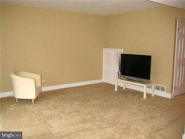 205 Bernard Ct — Photo 11