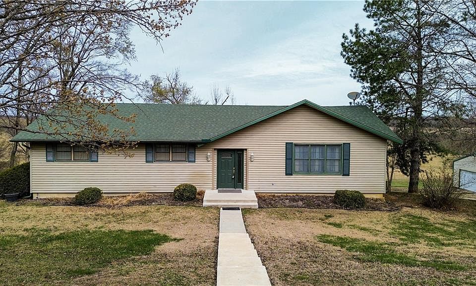 1st image of 1045 Yale Rd