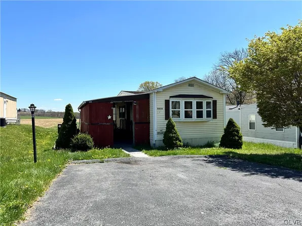5818 Monroe Ct, Slatington, PA 18080