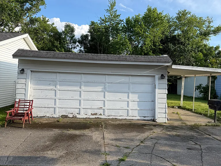 1235 W 10th St — Photo 3