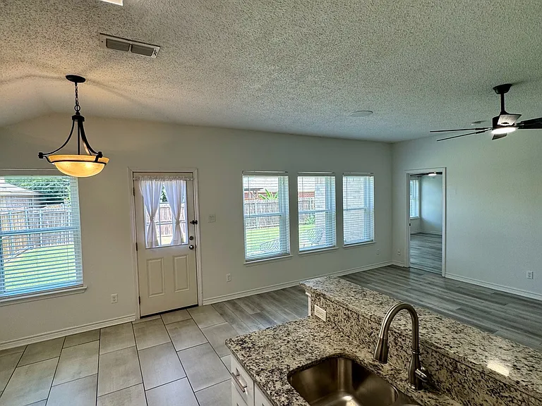 2304 Corral Dr — Photo 6