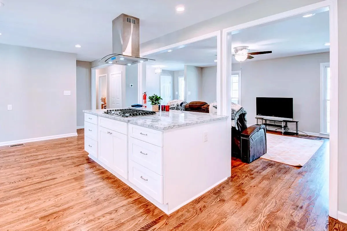 3 bed, 3000 sqft, $3,000 — Photo 3