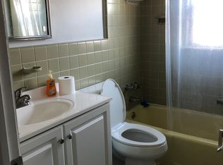 298 Commonwealth St, Franklin Square, NY 11010