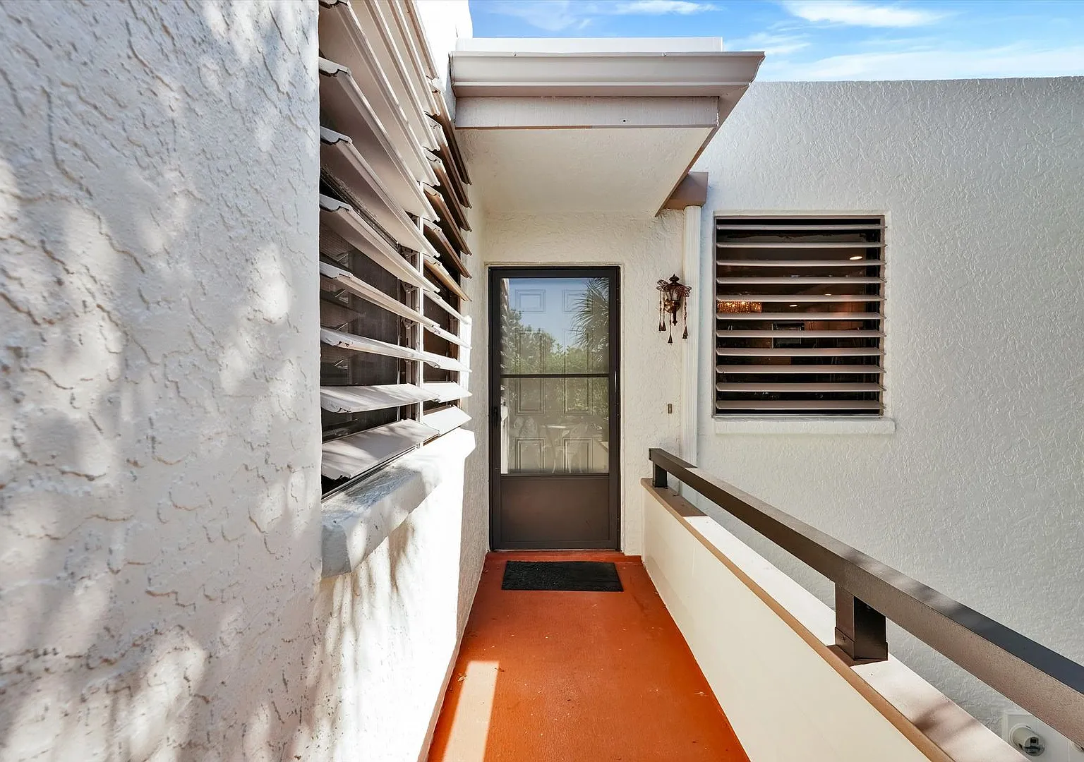 Modern 2BR/2BA Oasis with Serene Pond Views in Wildewood Springs, Bradenton! — Photo 3