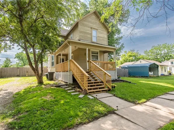 114 Locust St, Wellsville, KS 66092
