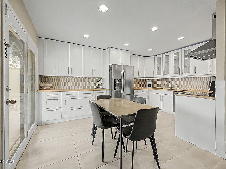 1st image of 324 W SANTA CRUZ Drive