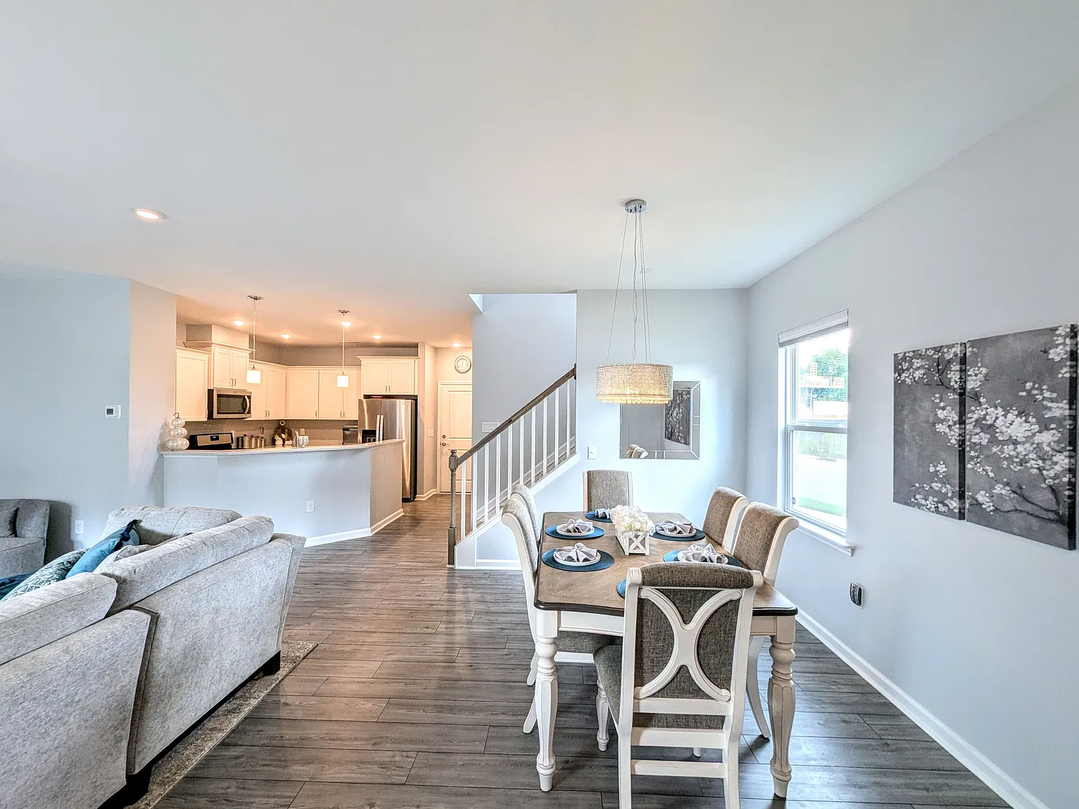 Spacious End-Unit Townhome in Royal Creek Available Immediately — Photo 3