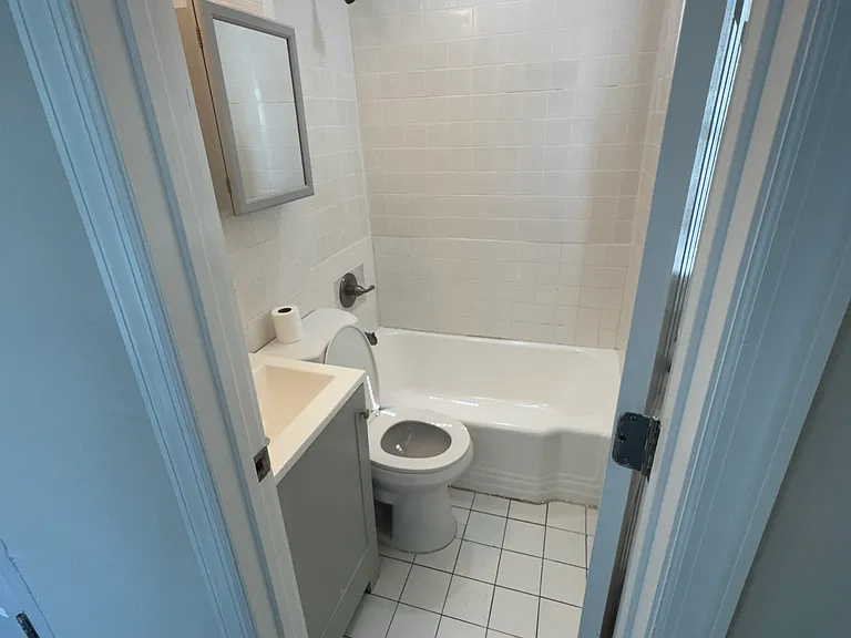 232 John St #2R — Photo 2