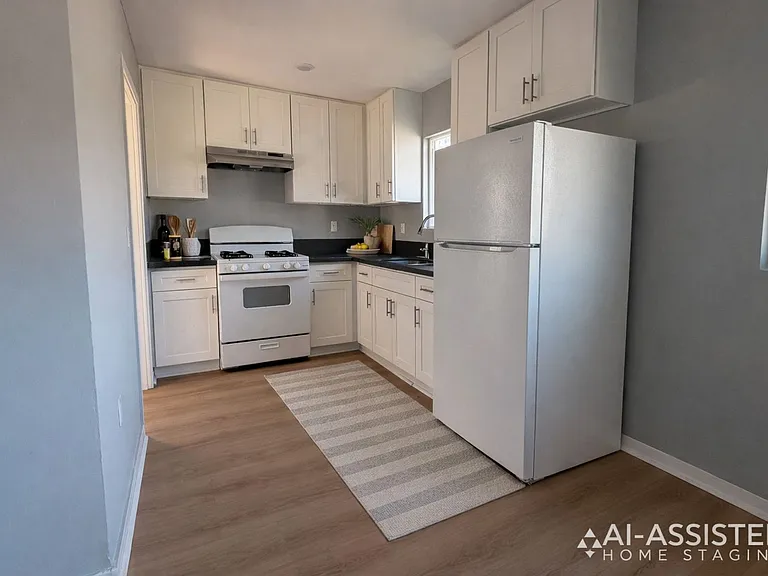 3920 Hillcrest Dr — Photo 23