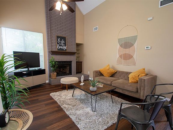4th image of 2108 Warfield Way