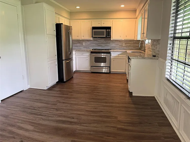 109 Mistletoe St — Photo 1