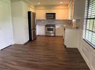 109 Mistletoe St, Lake Jackson, TX 77566