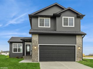 285 NW Rosemont Cir, Waukee, IA 50263