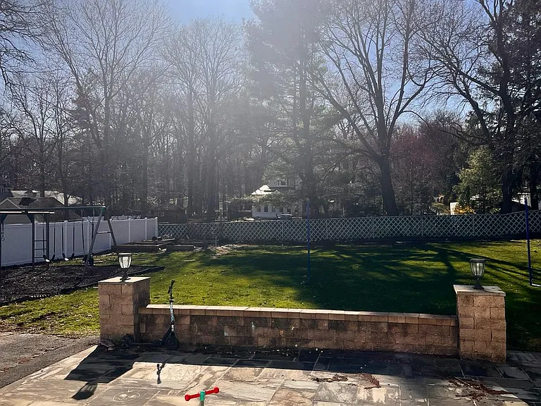 653 Grove Ave — Photo 3