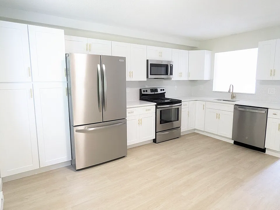 446 Perkins Ave #8H