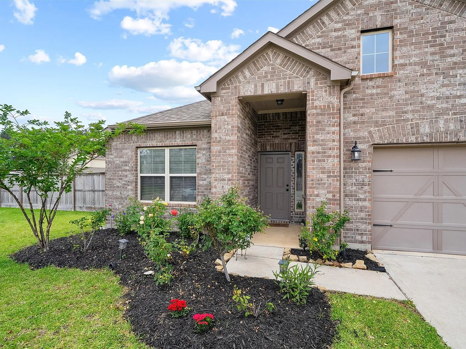 4 bed, 3.0 bath, 2182 sqft, $2,650 — Photo 2