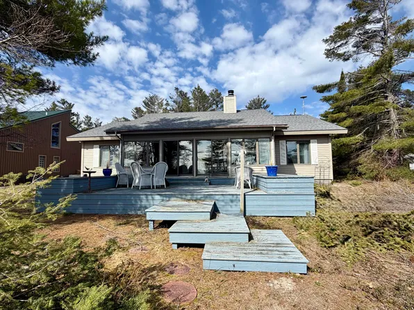 3332 Edgewater Dr, Cheboygan, MI 49721