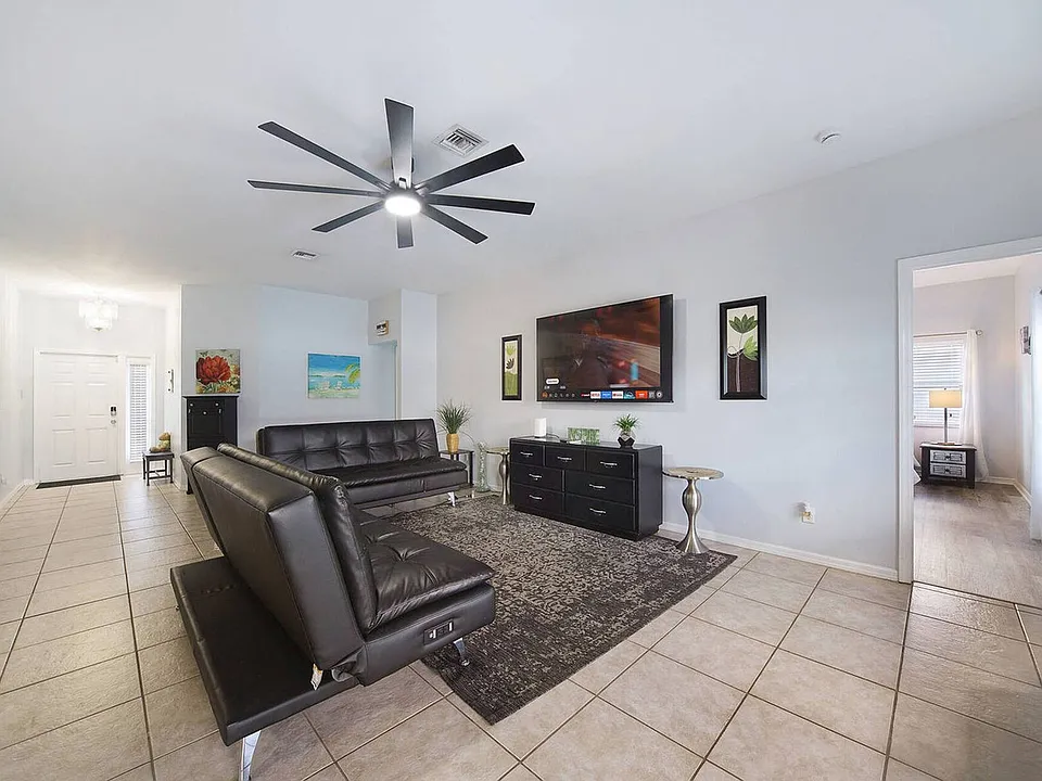 6 SW 33rd Pl #ID1639303P