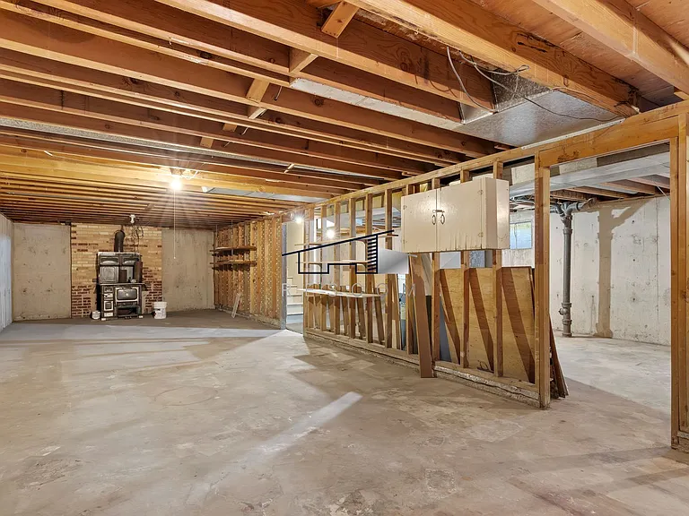 1334 Henderson Dr — Photo 24
