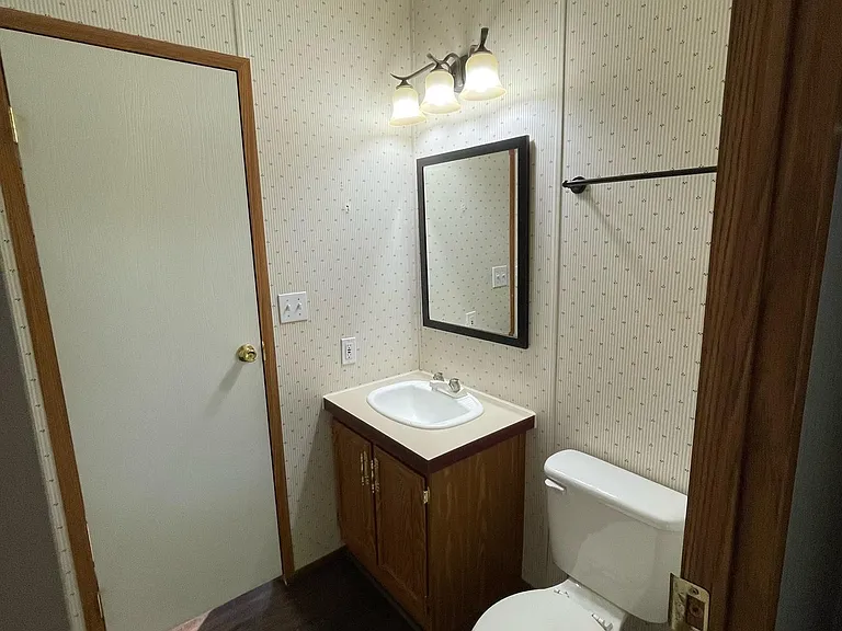 1670 E Broadway — Photo 14