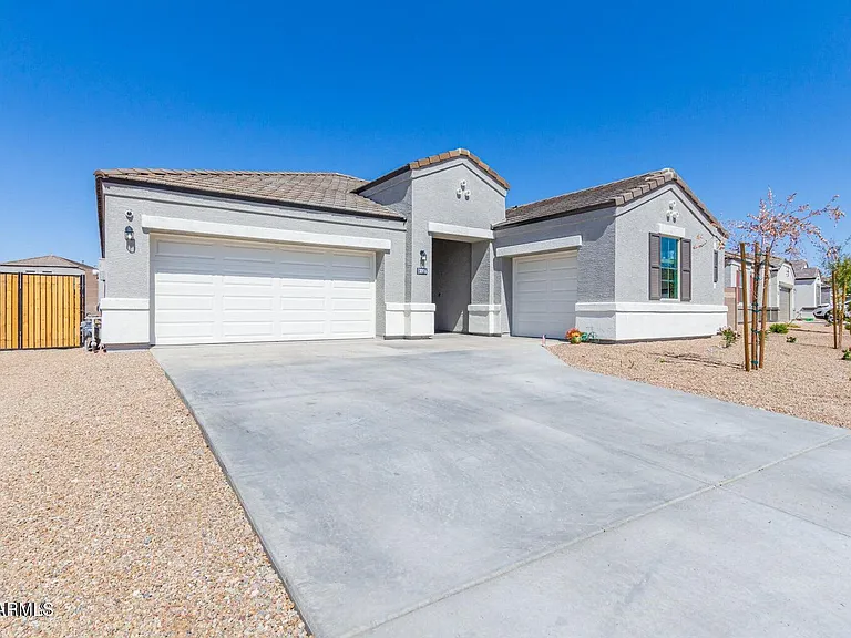 30916 W Verde Ln — Photo 2