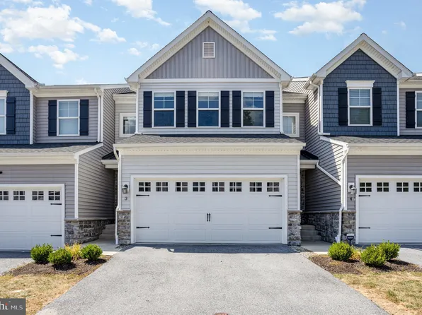 3 Woods Dr, Camp Hill, PA 17011