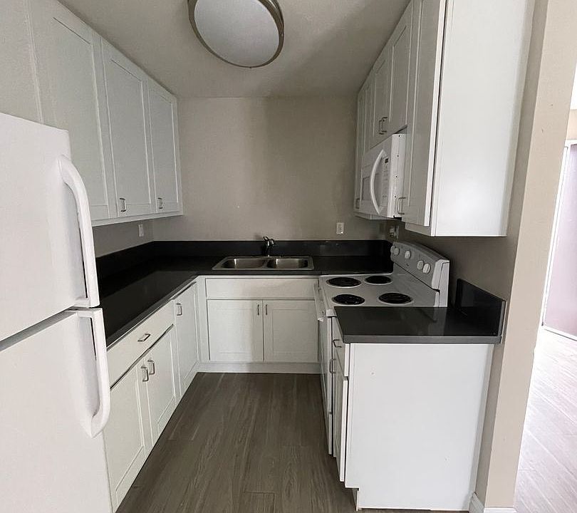 2nd image of 565 28th St #10932778