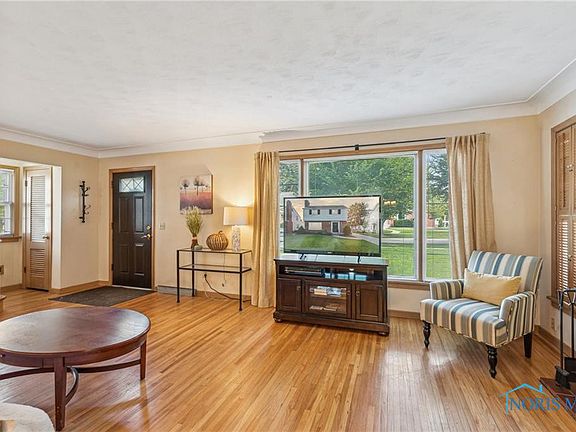 3rd image of 3754 Mapleway Dr