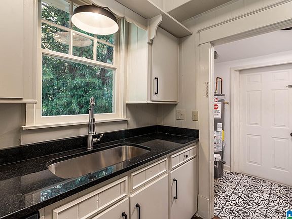 4th image of 2303 Prince Ave