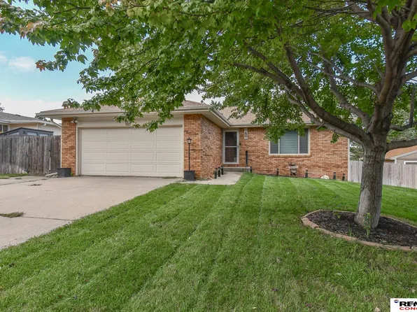 5214 English Dr, Lincoln, NE 68516
