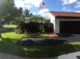 7461 Bay Hill Dr, Hialeah, FL 33015