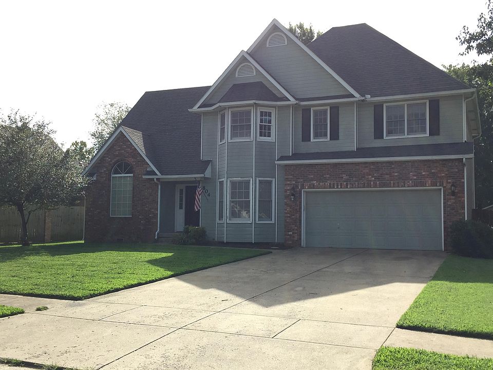 1st image of 804 Lexington Dr