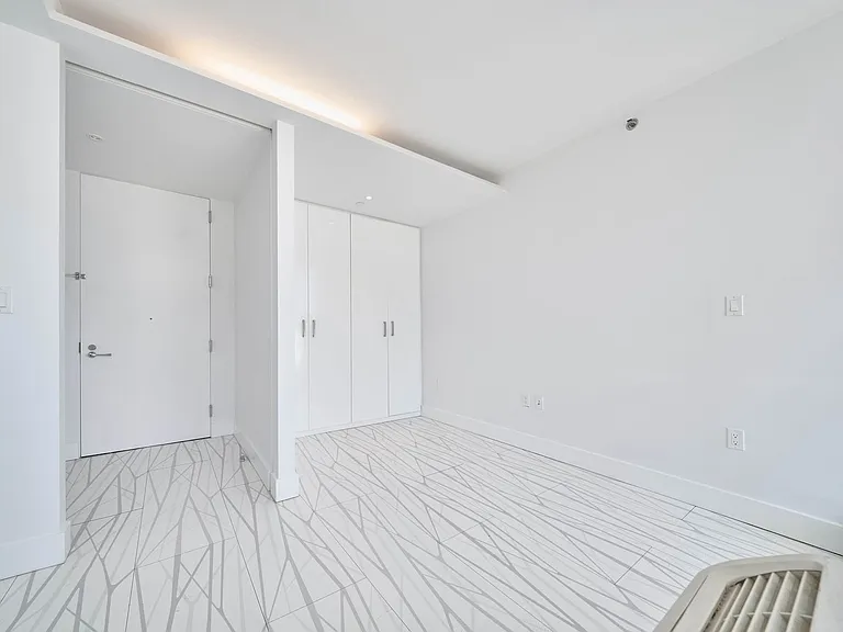 329 Pleasant Ave #6B — Photo 7