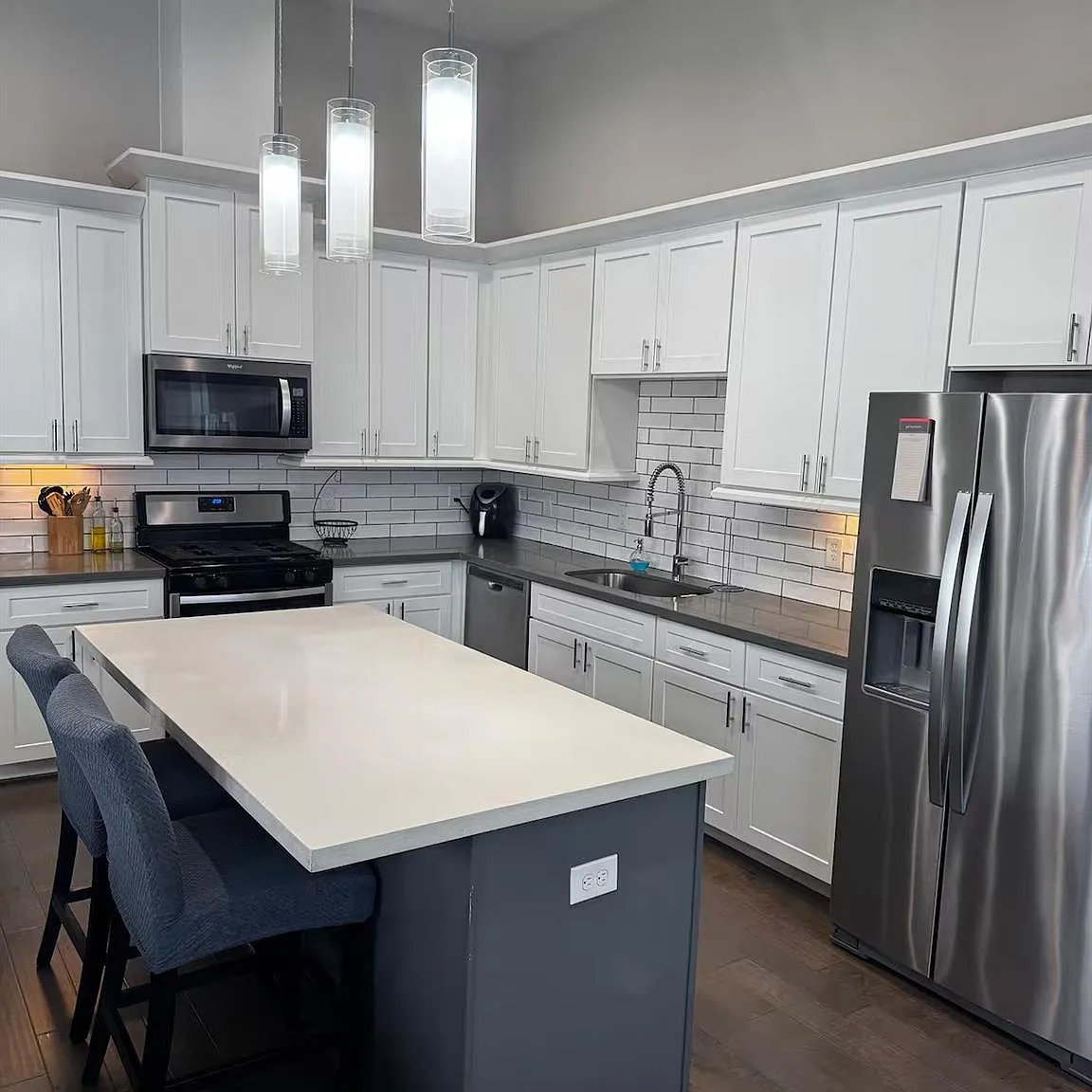 3 bed, 2.5 bath, 2396 sqft, $2,800 — Photo 2