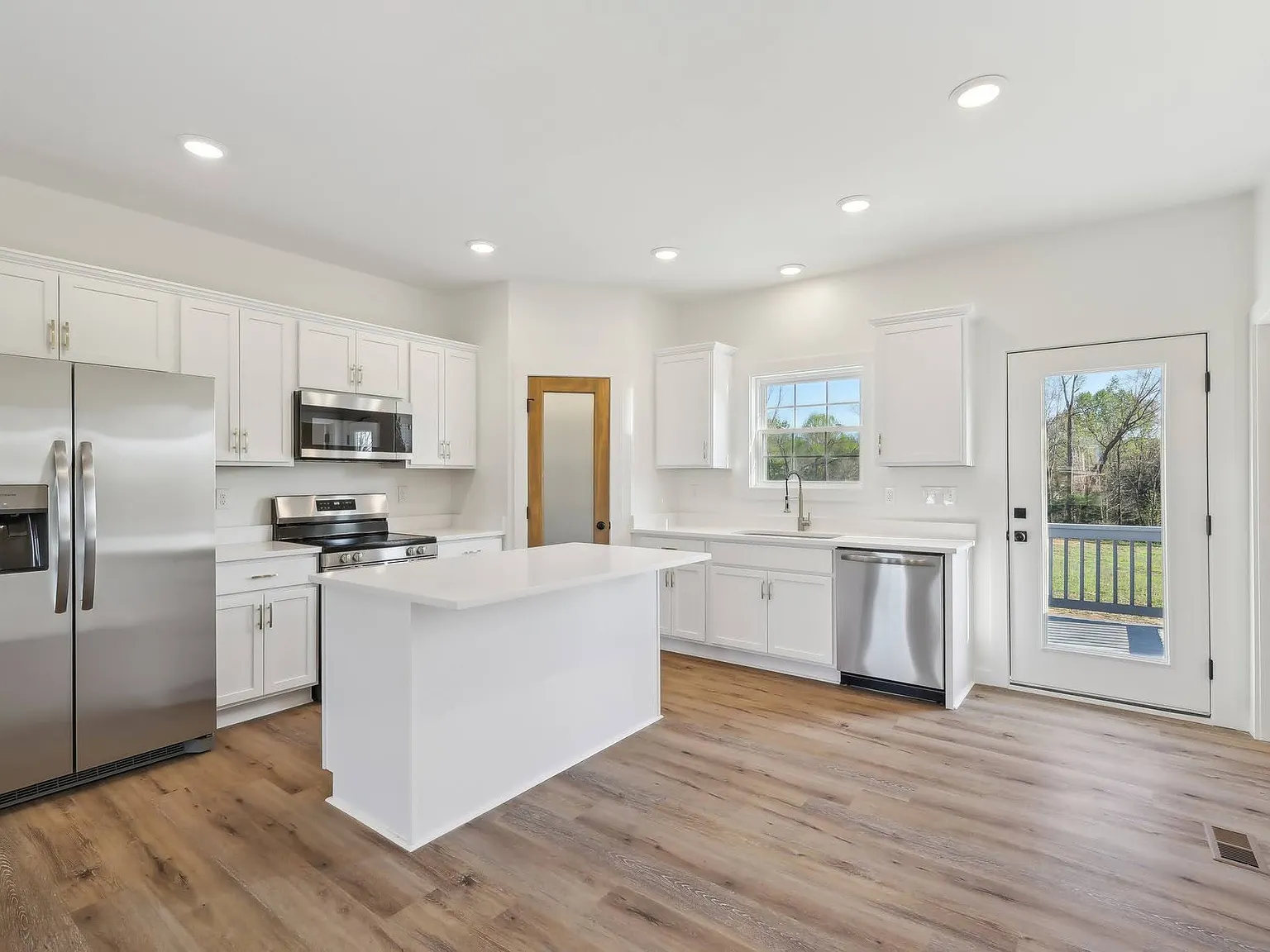 3 bed, 1452 sqft, $1,995 — Photo 4