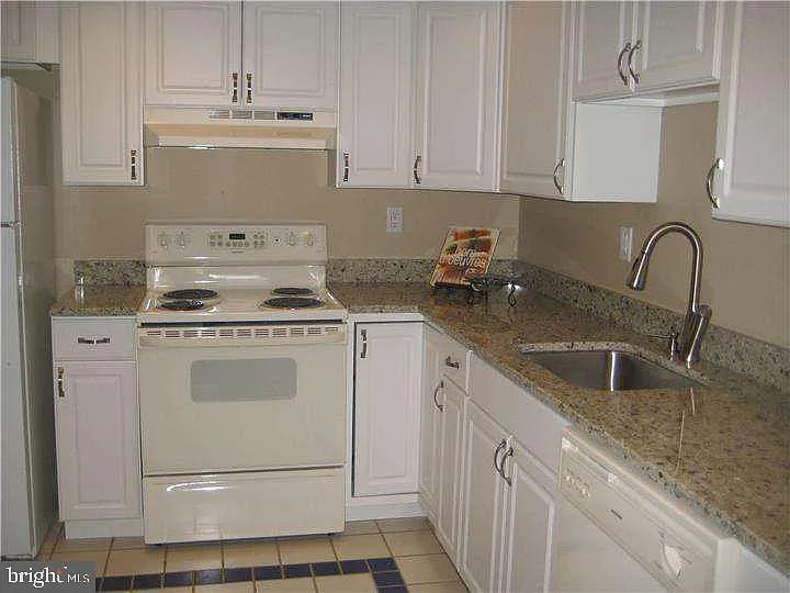205 Bernard Ct — Photo 6