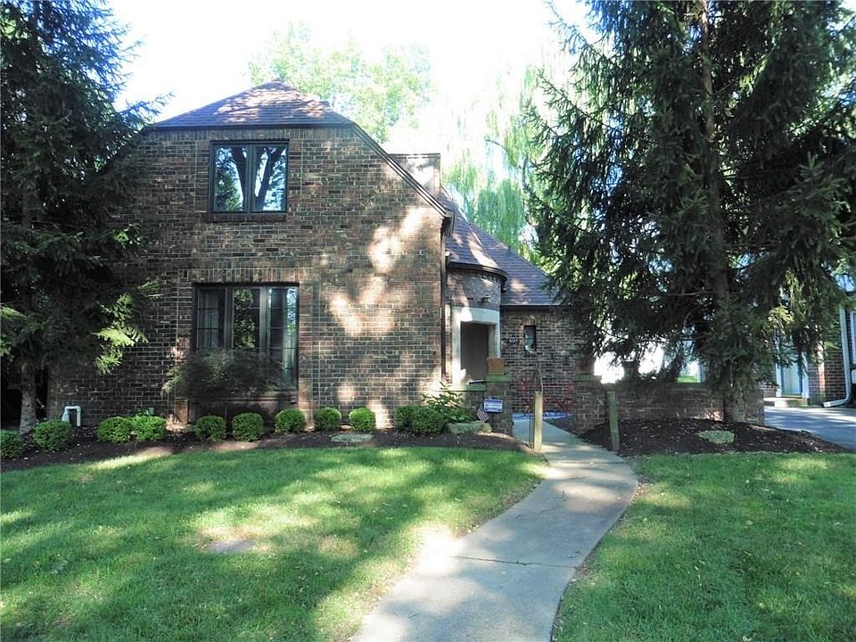 Welcome to a wonderful English Tudor cottage on one of the most desirable streets in Meridian Kessler! The location is "almost" like being on a cul-de-sac....