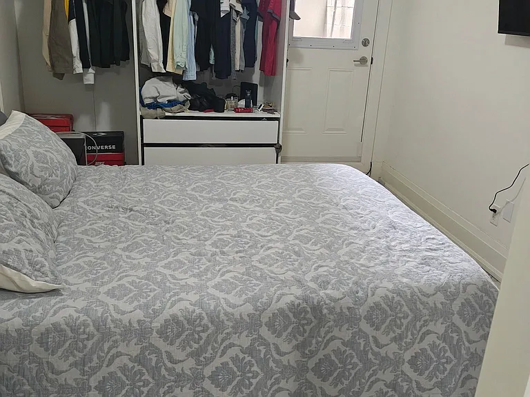 982 Dovercourt Rd #BASEMENT — Photo 13