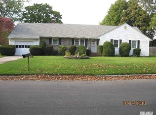 170 Ackerly St, Riverhead, NY 11901